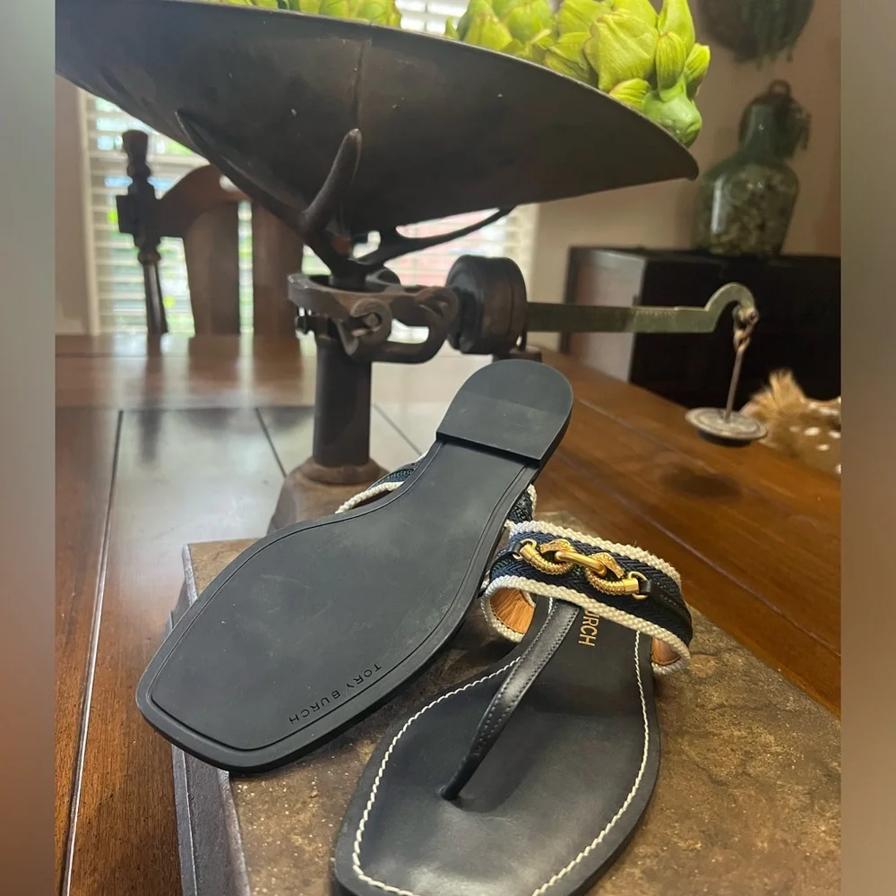 TORY BURCH JESSA
EQUESTRIAN THONG SANDAL
LEATHER NAVY/BANYAN/GREEN
MULTI - Picture 9 of 11